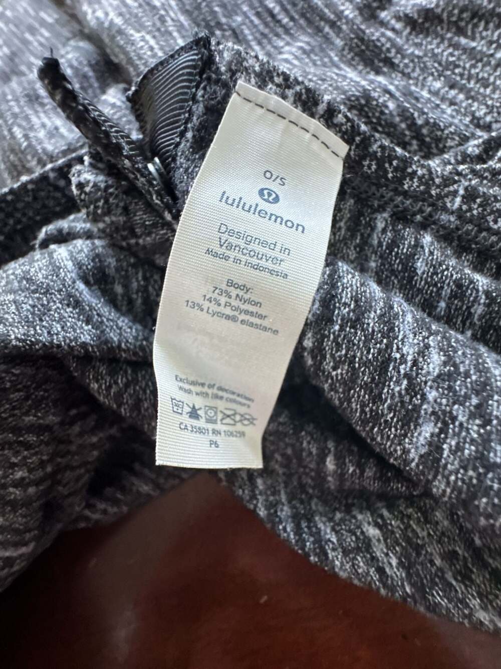 Lululemon Blanket Scarf Womens One Size Gray Vinyasa Wrap Soft Stretch Snap